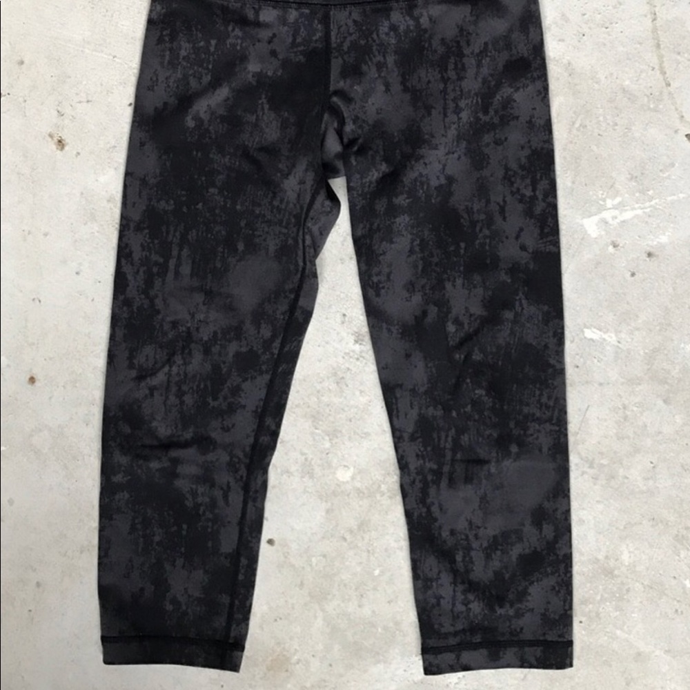 Lulu lemon crops size 6 cool pattern cotton